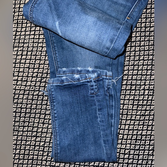 Zara Trafaluc Distressed Jeans - The Lady Skinny Crop - Ripped Knees - Size: 4 - Picture 4 of 12